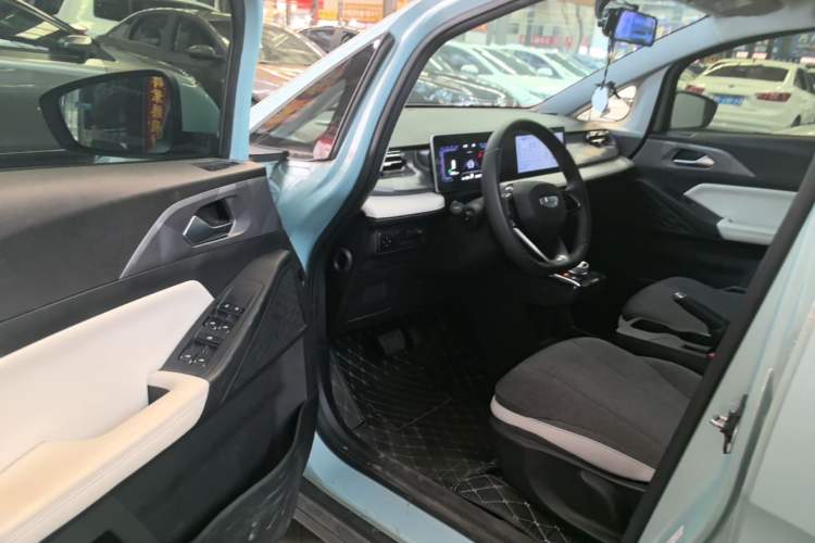Used Geometry E Firefly 2024 301km Flowing Light Driver Seat