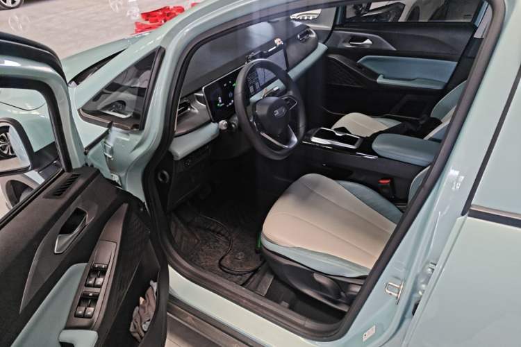 Used Geometry E Firefly 2024 301km Starlight Driver Seat