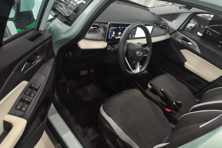 Used Geometry E Firefly 2024 301km Flowing Light Driver Seat