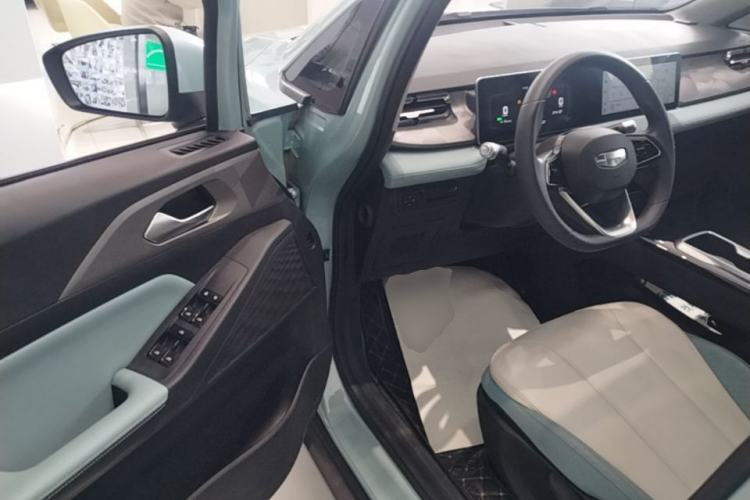 Used Geometry E Firefly 2024 301km Starlight Driver Seat