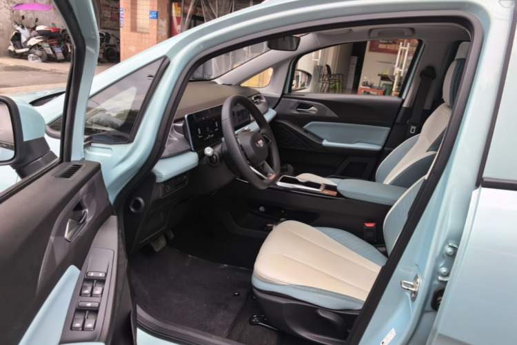 Used Geometry E Firefly 2024 301km Starlight Driver Seat