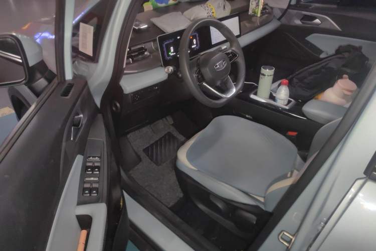 Used Geometry E Firefly 2024 301km Starlight Driver Seat
