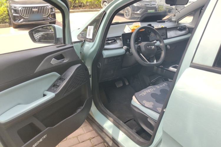 Used Geometry E Firefly 2024 301km Starlight Driver Seat