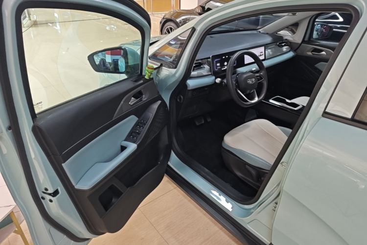 Used Geometry E Firefly 2024 301km Starlight Driver Seat