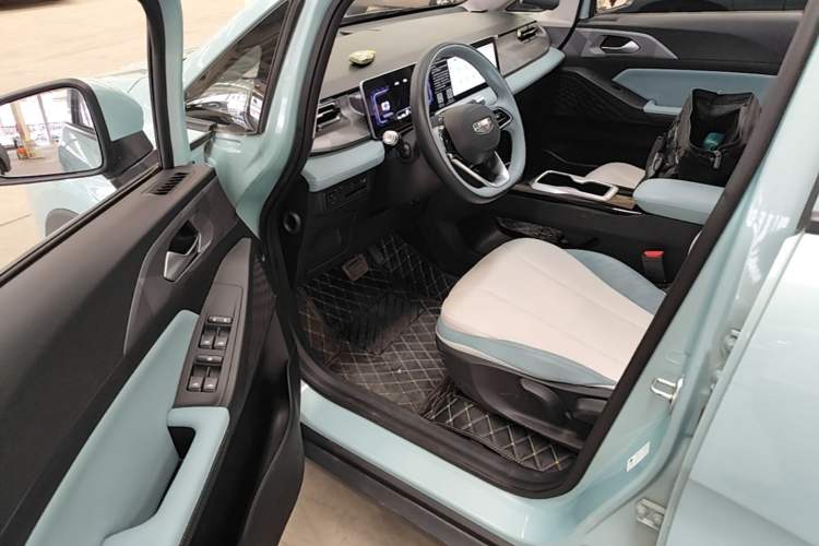 Used Geometry E Firefly 2024 401km Starlight Driver Seat