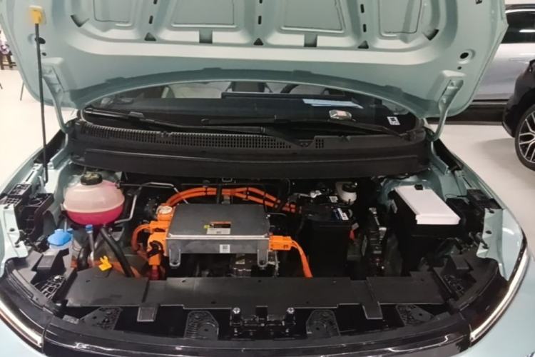 Used Geometry E Firefly 2024 401km Starlight Engine Bay