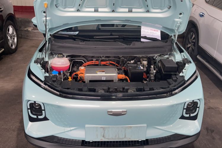 Used Geometry E Firefly 2024 401km Starlight Engine Bay