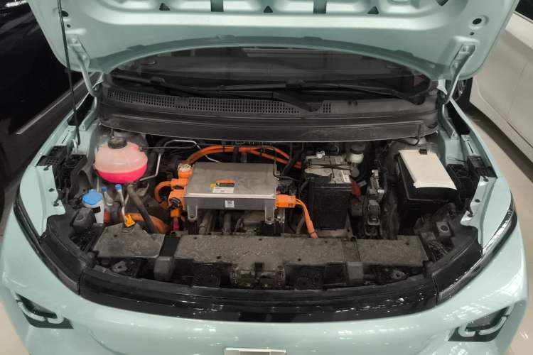 Used Geometry E Firefly 2024 301km Flowing Light Engine Bay