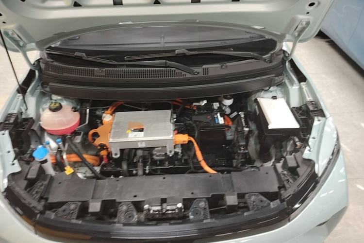 Used Geometry E Firefly 2024 401km Starlight Engine Bay