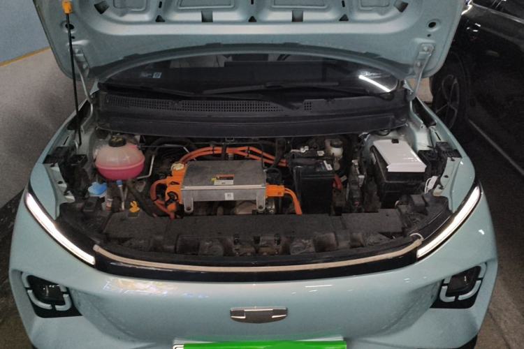 Used Geometry E Firefly 2024 301km Flowing Light Engine Bay