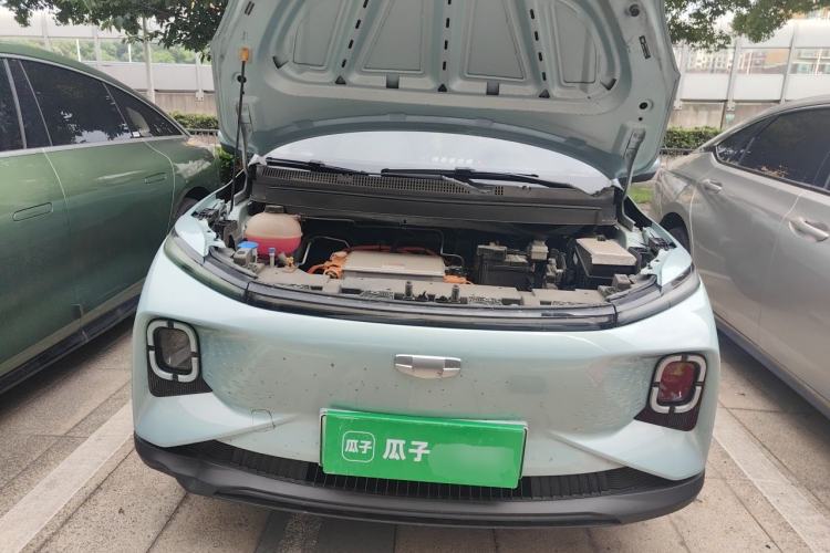 Used Geometry E Firefly 2024 401 km Fluorescent Engine Bay