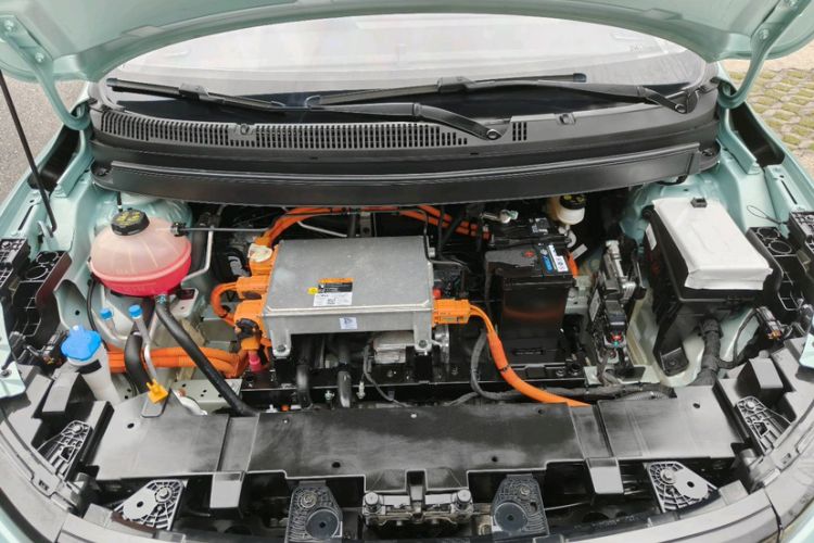 Used Geometry E Firefly 2024 301km Flowing Light Engine Bay
