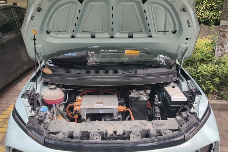 Used Geometry E Firefly 2024 301km Starlight Engine Bay
