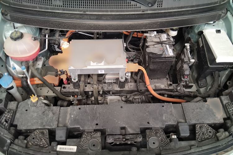 Used Geometry E Firefly 2024 401 km Fluorescent Engine Bay