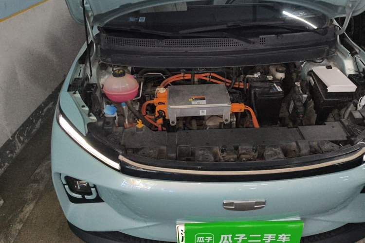 Used Geometry E Firefly 2024 301km Flowing Light Engine Bay Right