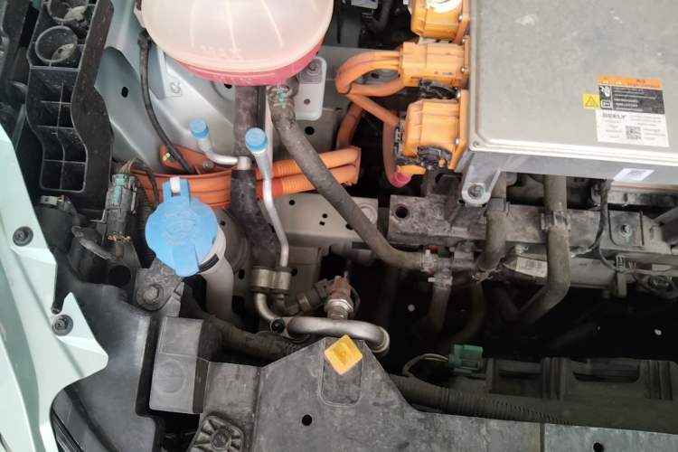 Used Geometry E Firefly 2024 401 km Fluorescent Engine Bay Right