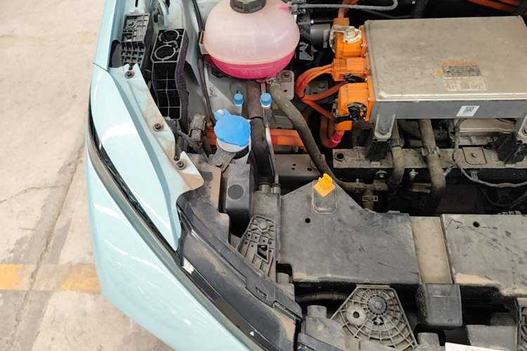 Used Geometry E Firefly 2024 401km Starlight Engine Bay Right