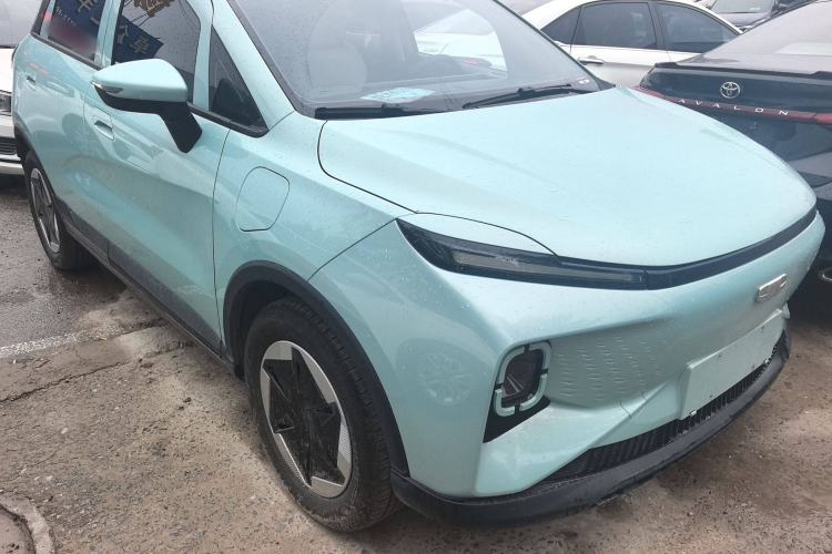 Used Geometry E Firefly 2024 301km Starlight Exterior 2