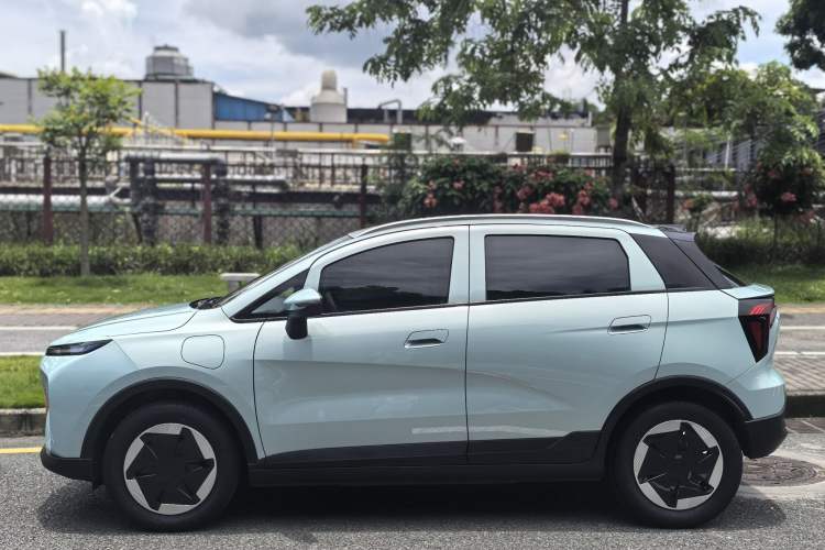 Used Geometry E Firefly 2024 301km Flowing Light Exterior 3