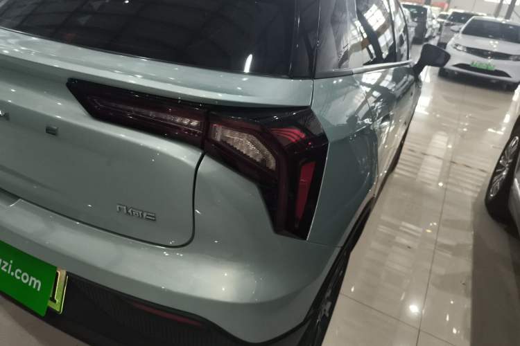 Used Geometry E Firefly 2024 301km Flowing Light Exterior 3