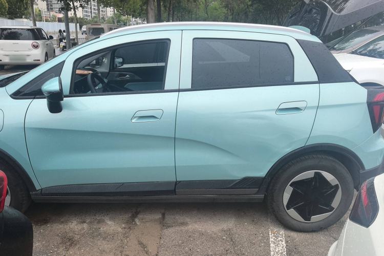 Used Geometry E Firefly 2024 301km Starlight Exterior 3