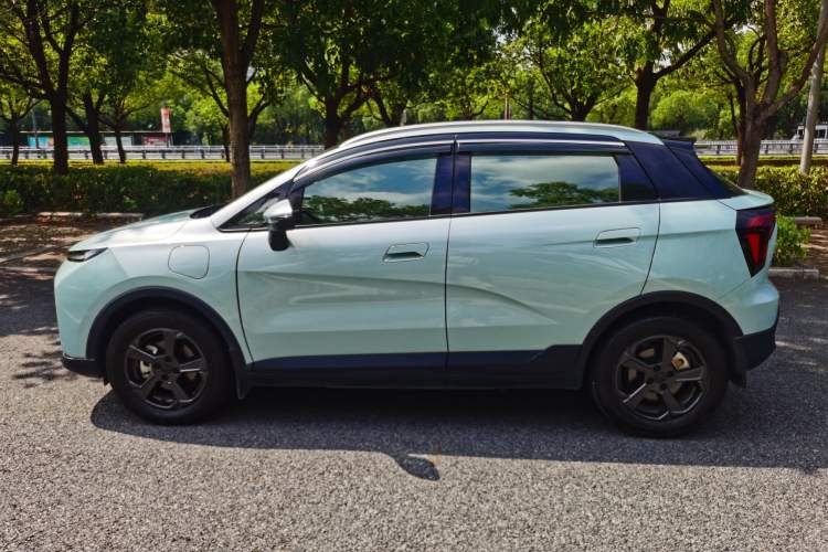 Used Geometry E Firefly 2024 301km Starlight Exterior 7