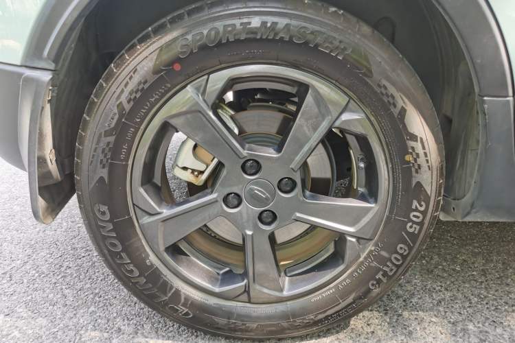 Used Geometry E Firefly 2024 301km Starlight Exterior 9