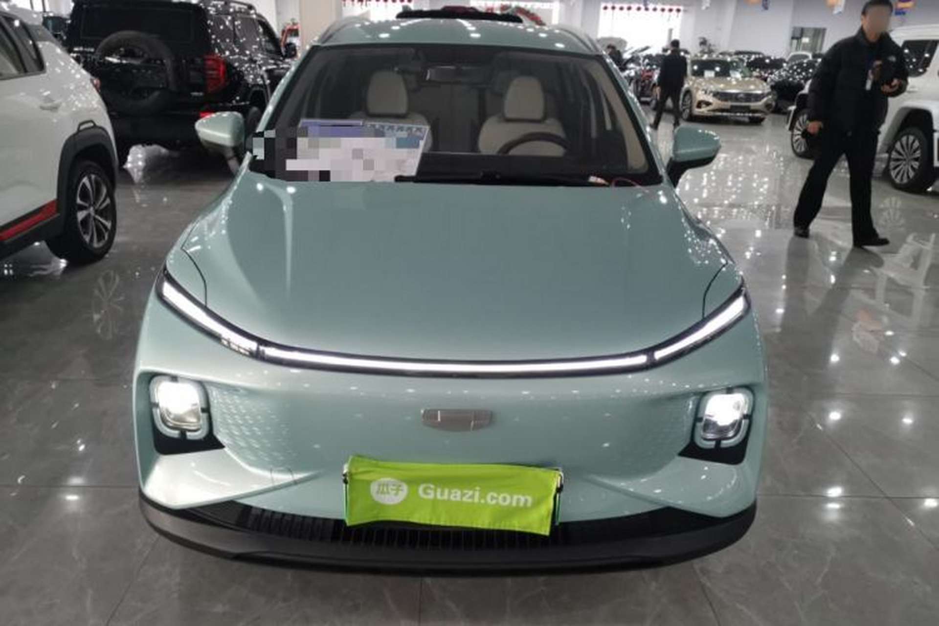 Used Geometry E Firefly 2024 401 km Fluorescent Front