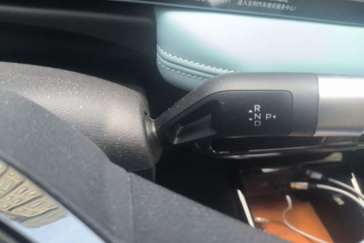 Used Geometry E Firefly 2024 401km Starlight Gear Lever