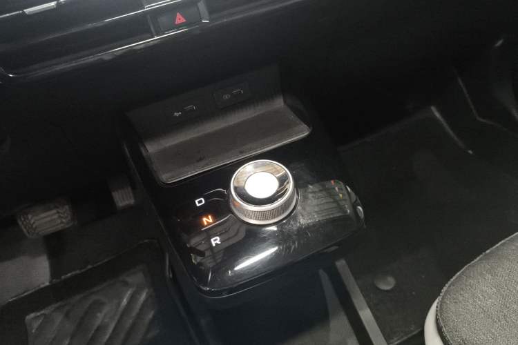 Used Geometry E Firefly 2024 301km Flowing Light Gear Lever