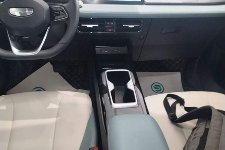 Used Geometry E Firefly 2024 301km Starlight Gear Lever