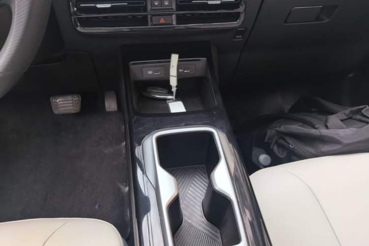 Used Geometry E Firefly 2024 301km Starlight Gear Lever