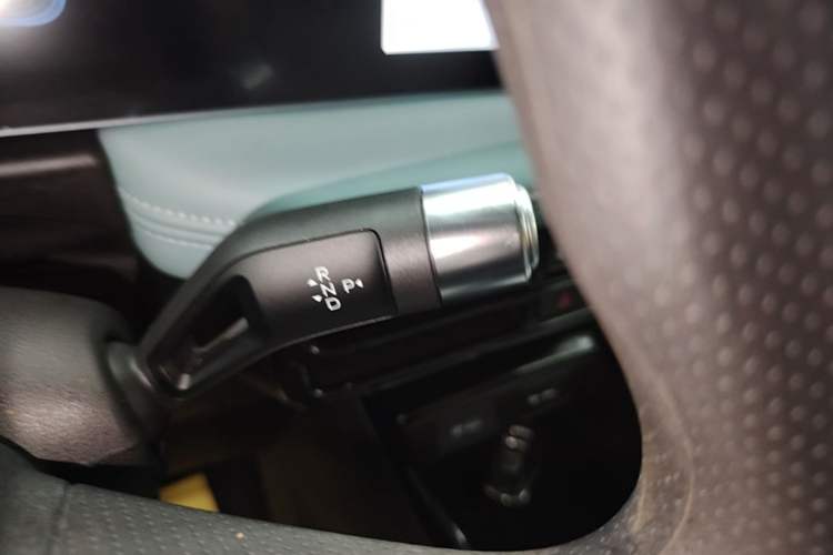 Used Geometry E Firefly 2024 401km Starlight Gear Lever