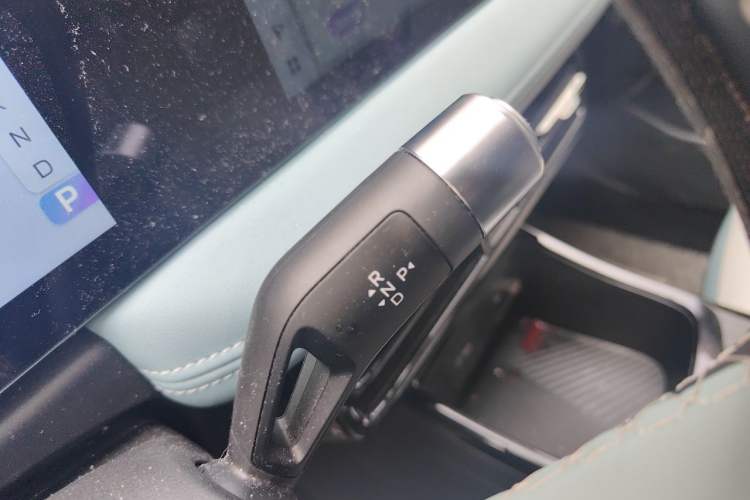 Used Geometry E Firefly 2024 401 km Fluorescent Gear Lever