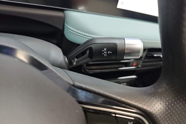 Used Geometry E Firefly 2024 301km Starlight Gear Lever