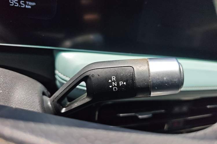 Used Geometry E Firefly 2024 301km Starlight Gear Lever
