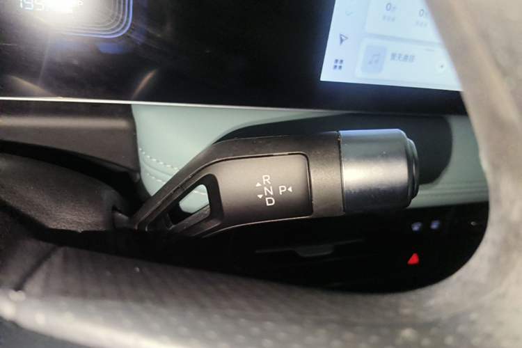 Used Geometry E Firefly 2024 301km Starlight Gear Lever
