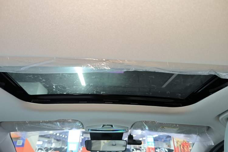 Used Geometry E Firefly 2024 401 km Fluorescent Headliner