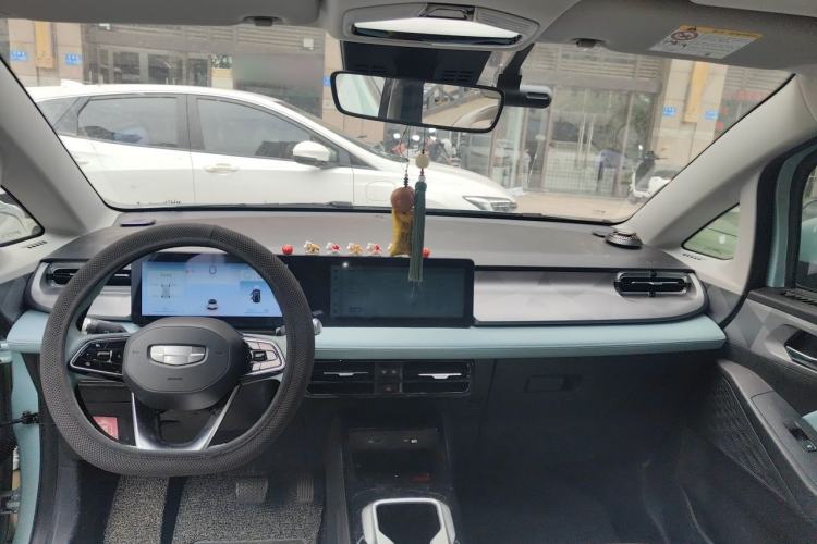 Used Geometry E Firefly 2024 401 km Fluorescent Headliner