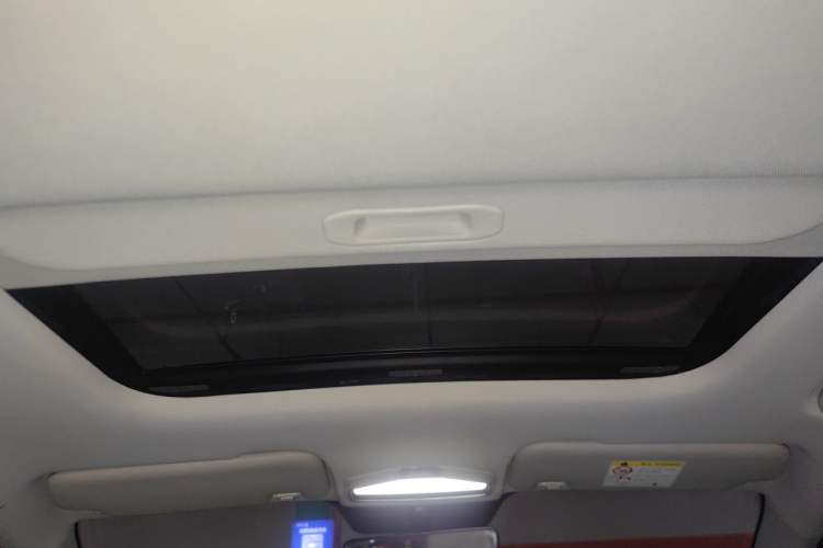 Used Geometry E Firefly 2024 301km Starlight Headliner