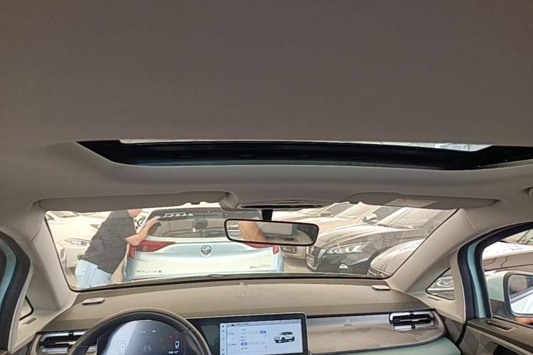 Used Geometry E Firefly 2024 301km Starlight Headliner