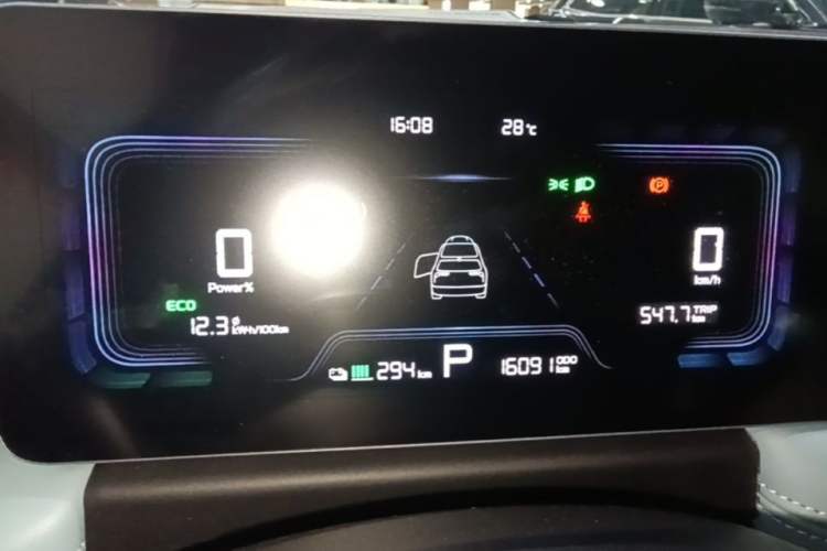 Used Geometry E Firefly 2024 401km Starlight Instrument Cluster