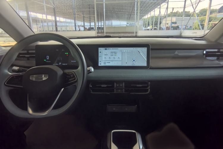 Used Geometry E Firefly 2024 401 km Fluorescent Interior 1