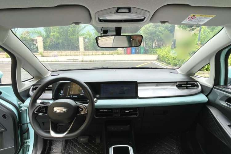 Used Geometry E Firefly 2024 401km Starlight Interior 1