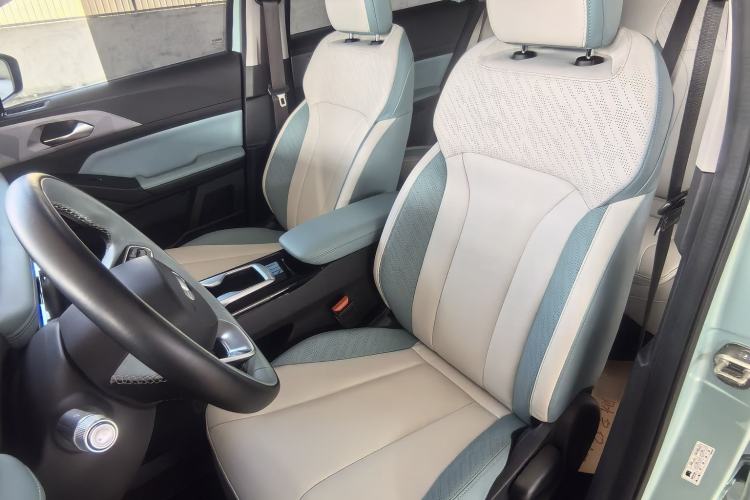 Used Geometry E Firefly 2024 401 km Fluorescent Interior 2