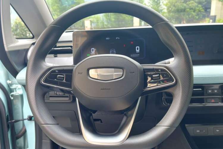 Used Geometry E Firefly 2024 401km Starlight Interior 2