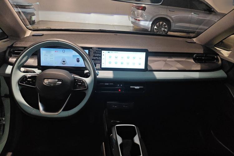Used Geometry E Firefly 2024 401 km Fluorescent Interior 2