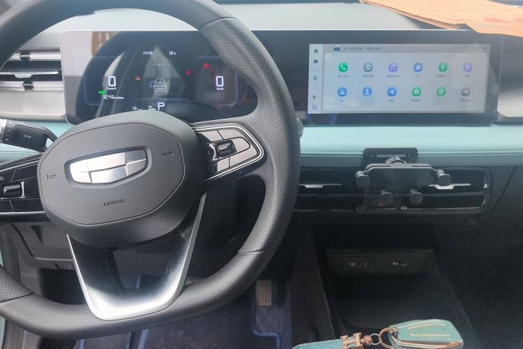 Used Geometry E Firefly 2024 301km Starlight Interior 2