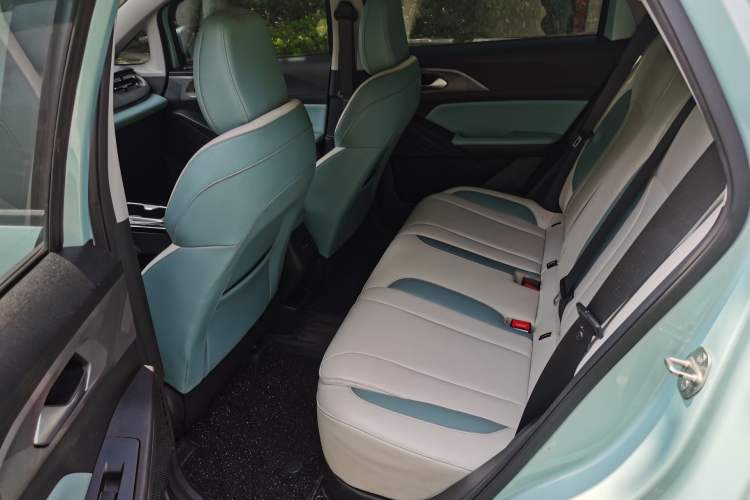 Used Geometry E Firefly 2024 301km Starlight Interior 2