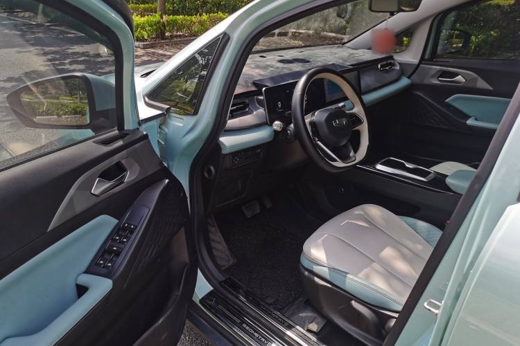 Used Geometry E Firefly 2024 301km Starlight Interior 3